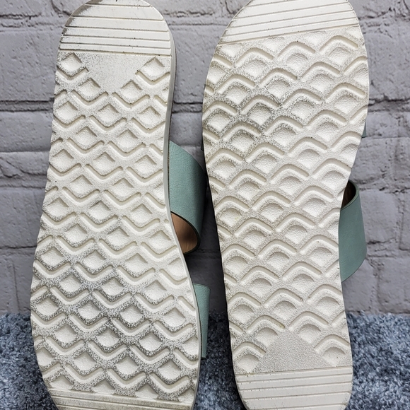 XOXO - Picture 4 of 7